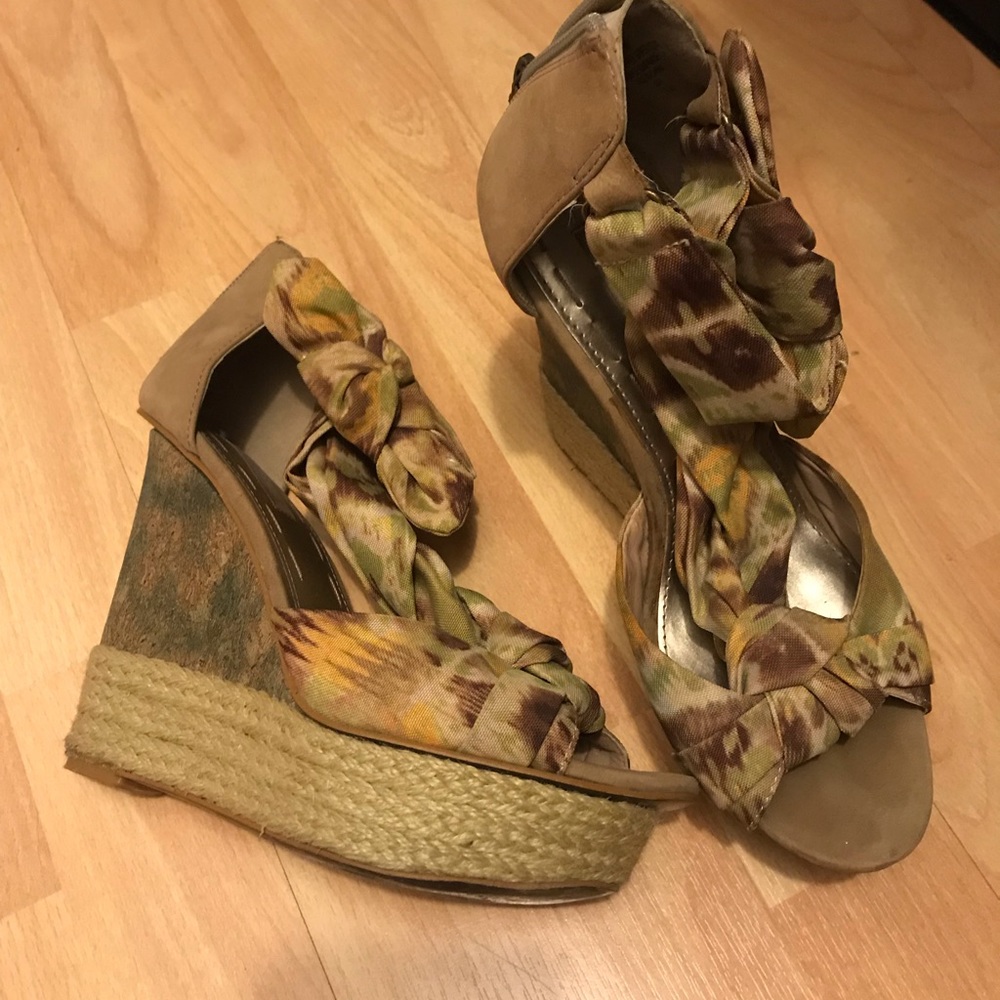 Beautiful and comfortable wedges by Rachel